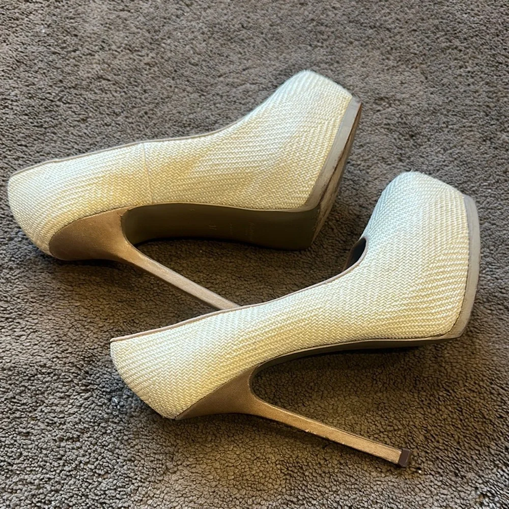 Yves Saint Laurent Women's Cream Pumps - Authentic - Picture 3 of 12